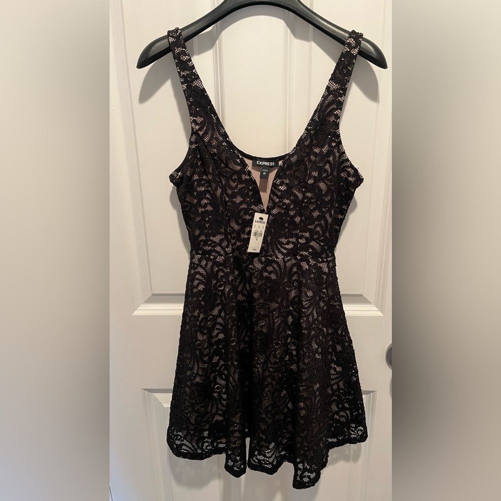 Womens Express Black Cream Fit & Flare Lace V-Neck Lined Dress/Romper XS